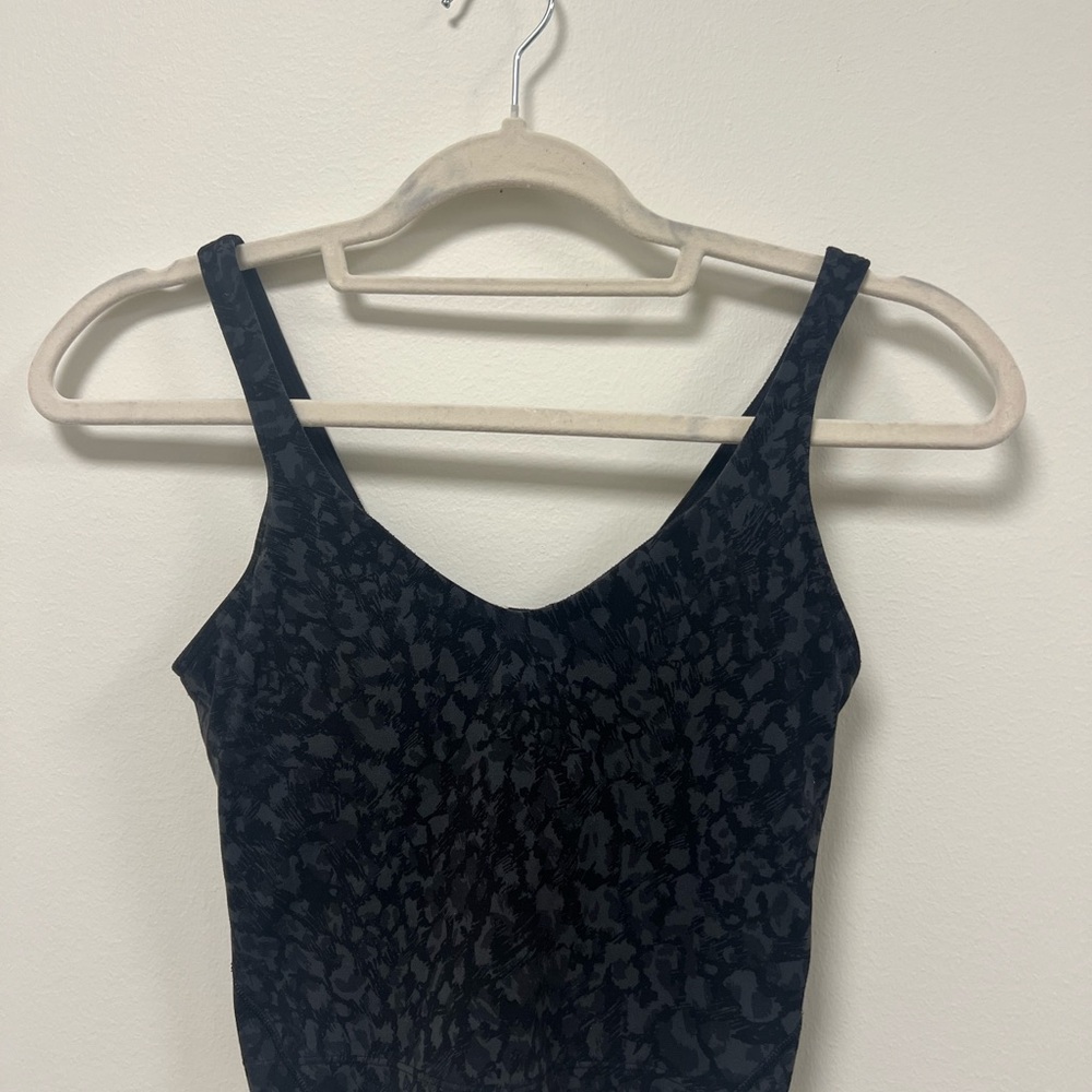 Lululemon cropped top w built in sports bra